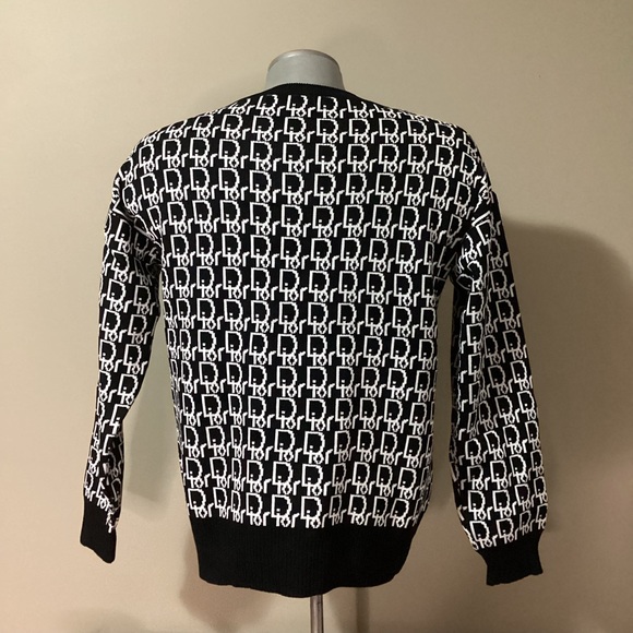 Sweatshirt 5 - Picture 2 of 2